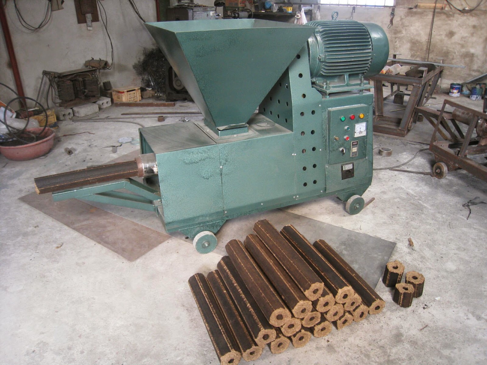 Ứng dụng vòng nhiệt sứ cho máy ép củi trấu