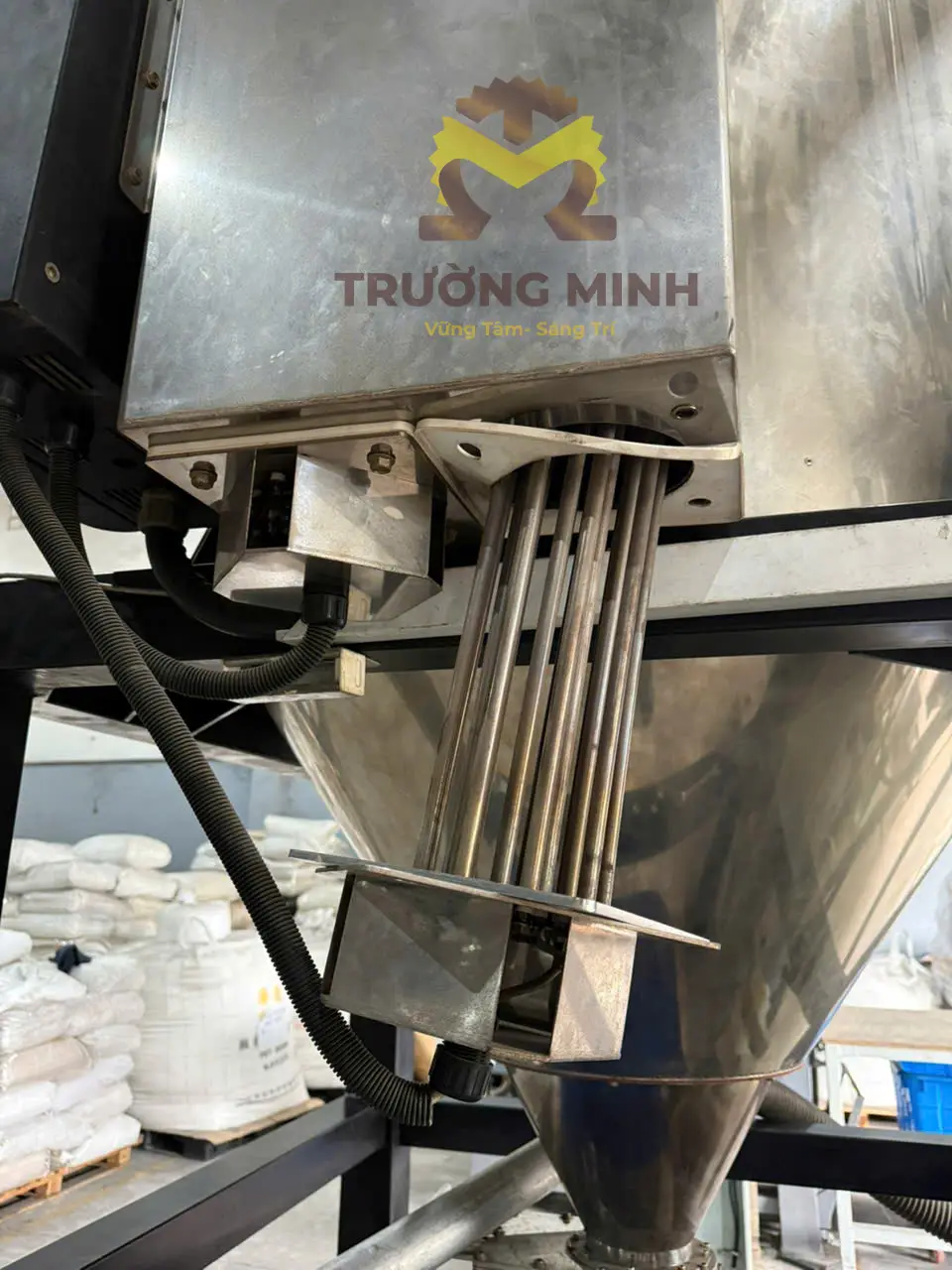 Máy sấy hạt nhựa dùng điện trở nhiệt Trường Minh